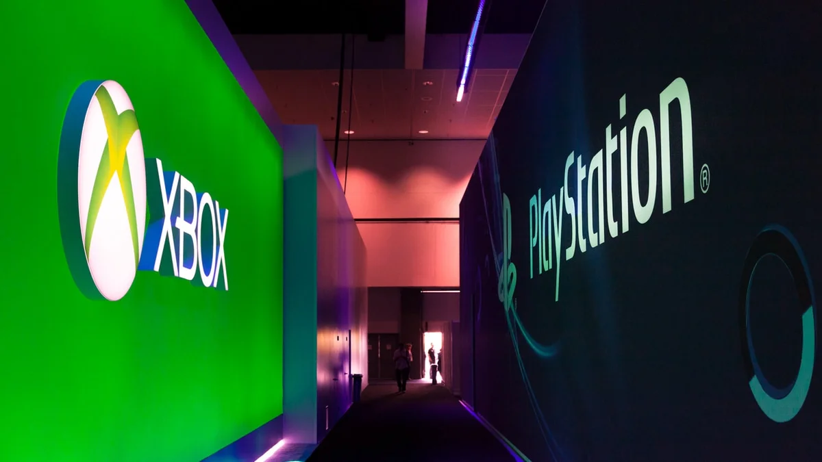 Xbox and Playstation opposing panels corridor