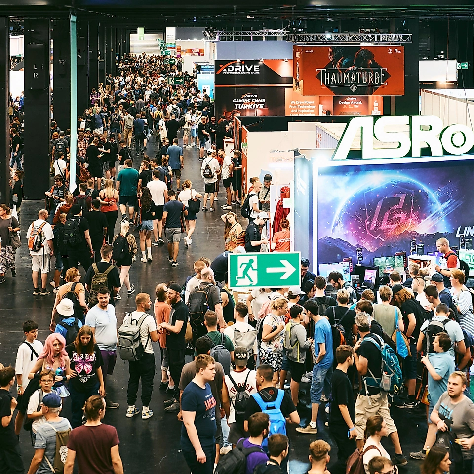 crowds mobile 1080x1080 (3)
